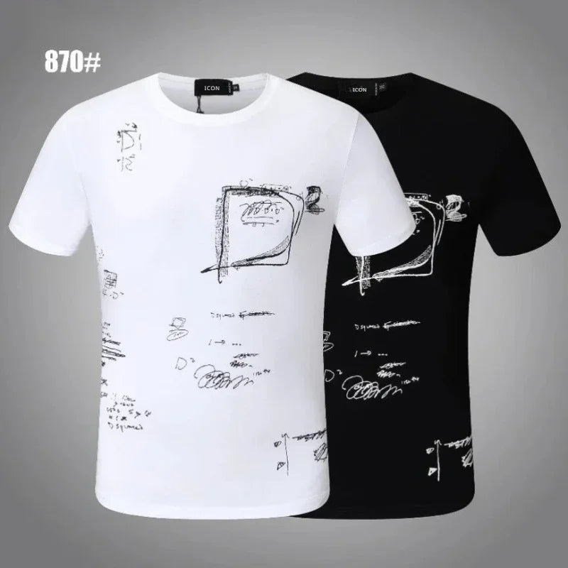Duas camisetas gráficas, uma branca e uma preta, da coleção Dsq2 T-Shirt da Selluve apresentam esboços e rabiscos abstratos. Feitas de material premium, essas camisetas se destacam contra um fundo cinza simples como declarações de moda exclusivas.