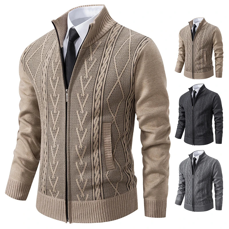 O cardigan Selluve outono e inverno, um bege de malha trançada com gola alta, oferece conforto e estilo. É estilizado com uma camisa social branca e gravata preta, e também está disponível em tamanhos menores em preto, cinza escuro e cinza claro.