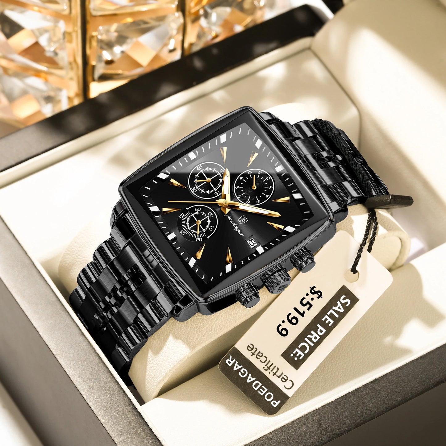 O relógio masculino Selluve, Relógio À Prova D' Água Calendário Luminoso Cronógrafo Quadrado Homem, apresenta um mostrador quadrado preto com vários mostradores. Ele é exibido em uma caixa bege com uma etiqueta de venda “$ 51,19”. O relógio tem uma pulseira de metal brilhante, Movimento Quartzo Japonês, e data – verdadeiramente sofisticado.
